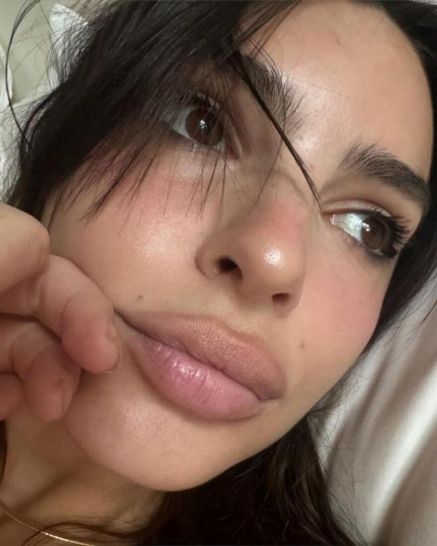 Έμιλι Ραταϊκόφσκι: Ποζάρει γυμνή στο Instagram