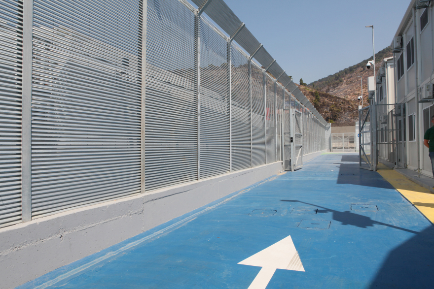 Ναυάγησε το σχέδιο της Μελόνι για τα κέντρα μεταναστών στην Αλβανία – Επιστρέφει άπραγο το προσωπικό