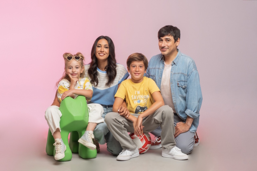 Η πρεμιέρα Μουτσινά, η δυναμική στρατηγική ΣΚΑΪ και Δανάη – Τσουρός σε αντεπίθεση