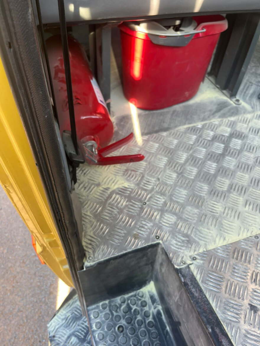 Θεσσαλονίκη: Άνοιξε πυροσβεστήρας σε σχολικό λεωφορείο και ακινητοποιήθηκε στον περιφερειακό