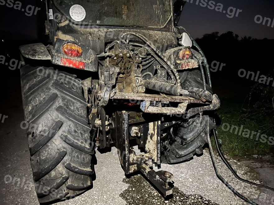 Tροχαίο έξω από τη Λάρισα: IX συγκρούστηκε με τρακτέρ - Μία τραυματίας στο νοσοκομείο, δείτε φωτογραφίες