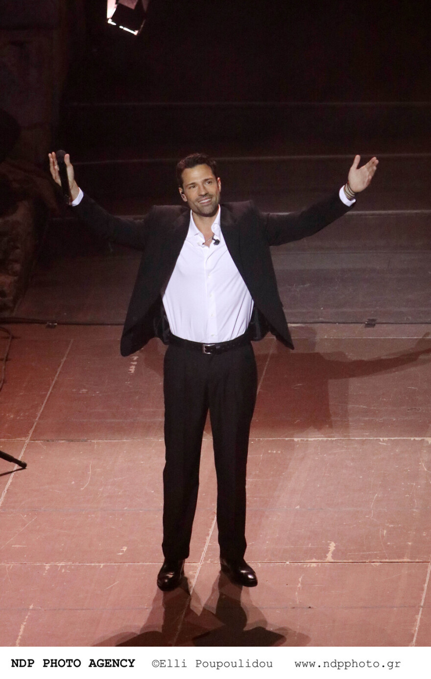 Αλεξάνδρα Νίκα: Η πρώτη εμφάνισή της με φουσκωμένη κοιλιά στη συναυλία του Κωνσταντίνου Αργυρού 