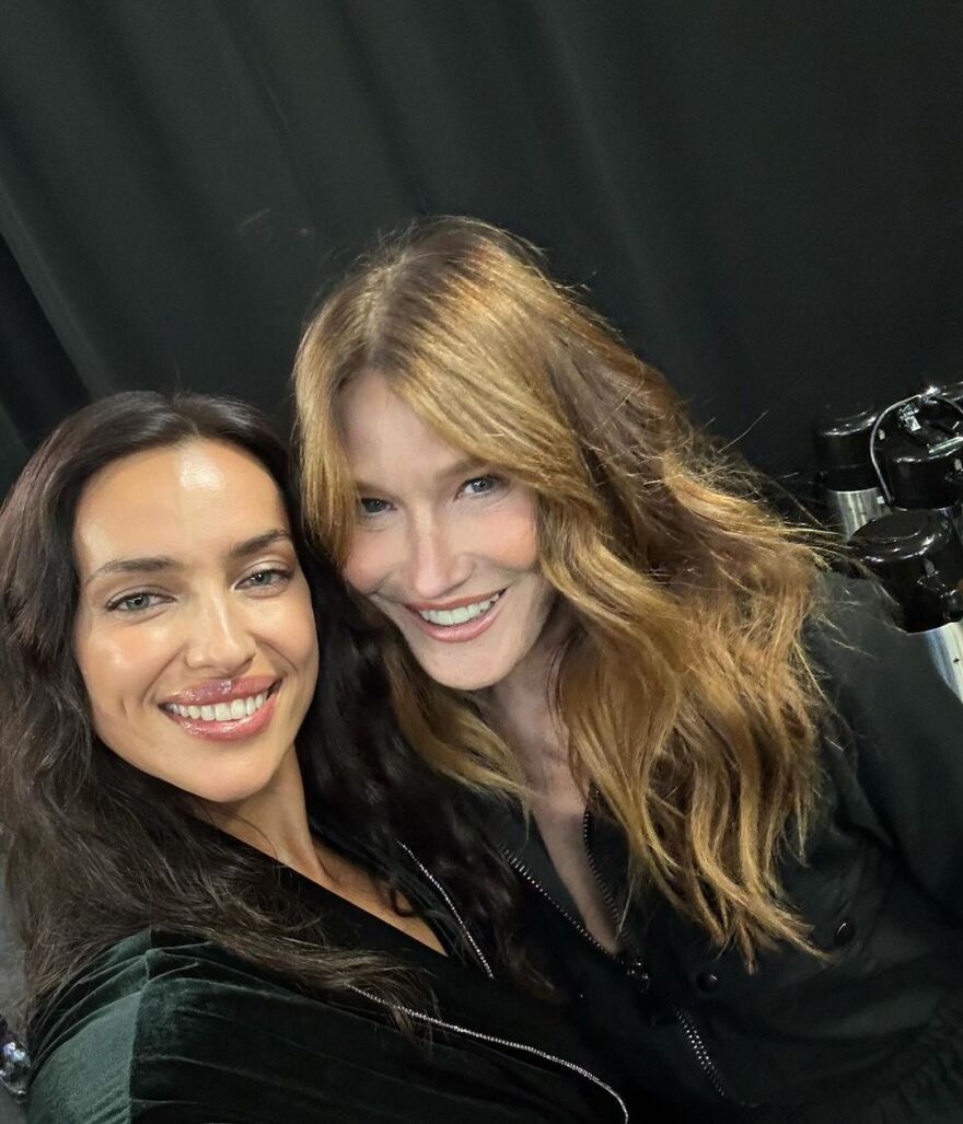 Victoria's Secret: Τα αποκαλυπτικά στιγμιότυπα της Ιρίνα Σάικ από τα backstage του σόου