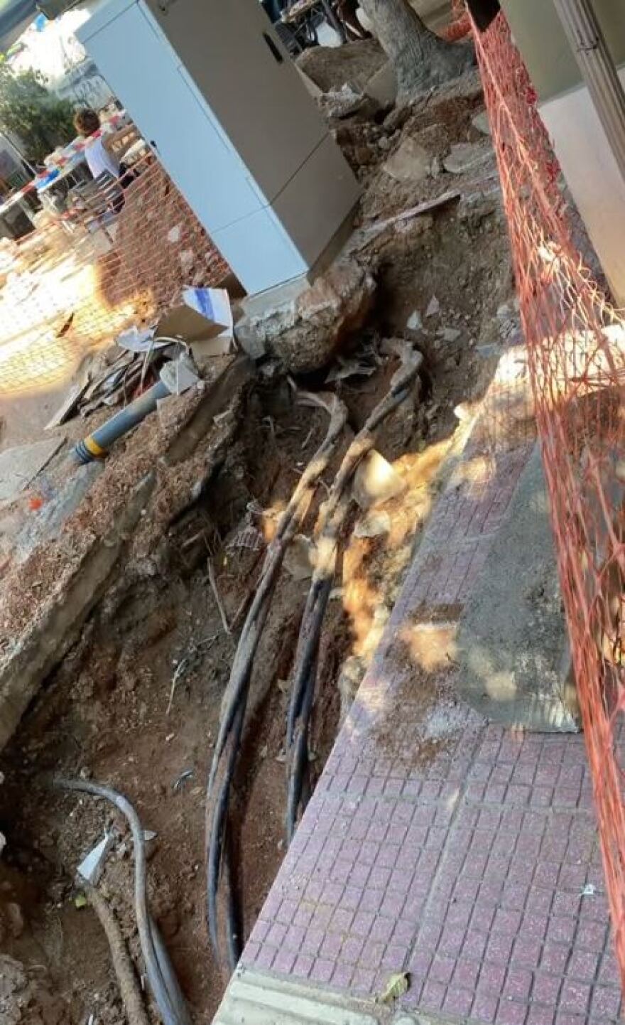 Ο Γολγοθάς ενός σεφ στον Κεραμεικό: Αποκλεισμένο το μαγαζί του εδώ και 20 ημέρες από Φυσικό Αέριο, ΕΥΔΑΠ και ΔΕΔΔΗΕ 