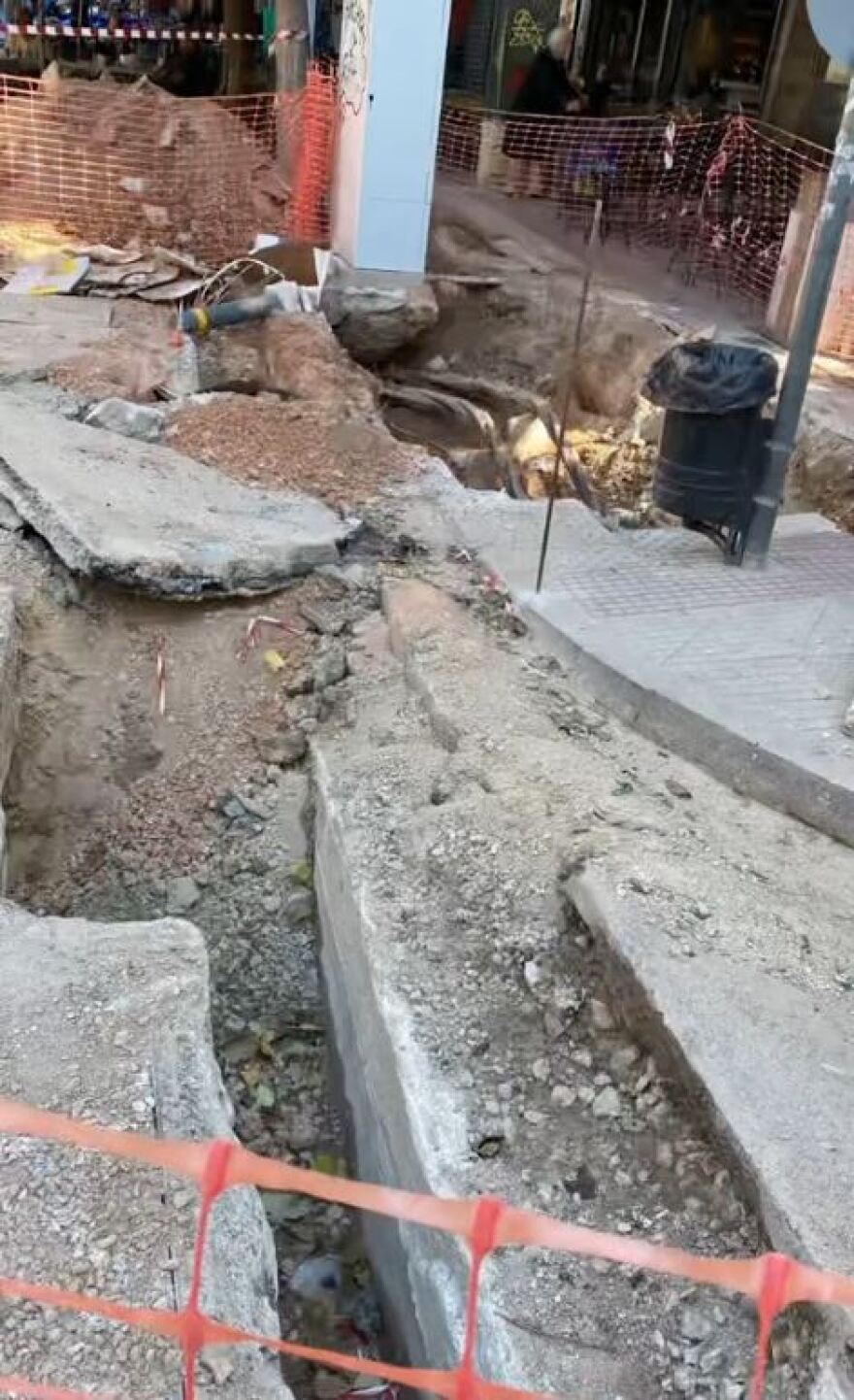 Ο Γολγοθάς ενός σεφ στον Κεραμεικό: Αποκλεισμένο το μαγαζί του εδώ και 20 ημέρες από Φυσικό Αέριο, ΕΥΔΑΠ και ΔΕΔΔΗΕ 