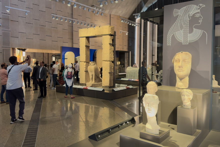 Κάιρο: Άνοιξε το «φαραωνικό» μουσείο με χιλιάδες θησαυρούς - Εντυπωσιάζουν τα εκθέματά του, δείτε φωτογραφίες
