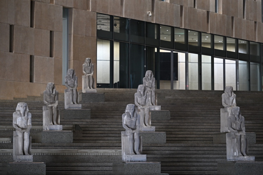 Κάιρο: Άνοιξε το «φαραωνικό» μουσείο με χιλιάδες θησαυρούς - Εντυπωσιάζουν τα εκθέματά του, δείτε φωτογραφίες