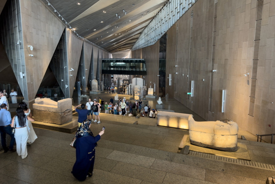 Κάιρο: Άνοιξε το «φαραωνικό» μουσείο με χιλιάδες θησαυρούς - Εντυπωσιάζουν τα εκθέματά του, δείτε φωτογραφίες