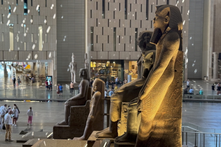 Κάιρο: Άνοιξε το «φαραωνικό» μουσείο με χιλιάδες θησαυρούς - Εντυπωσιάζουν τα εκθέματά του, δείτε φωτογραφίες