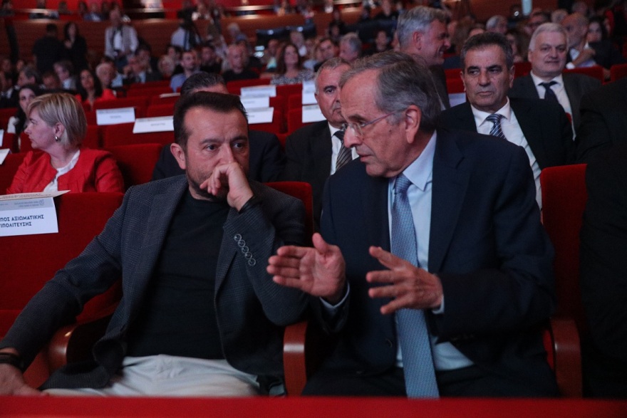 Μέλος του Ιδρύματος Σαμαρά απαντά στην κριτική που ασκήθηκε για τη χειραψία του πρώην πρωθυπουργού με τον Νίκο Παππά