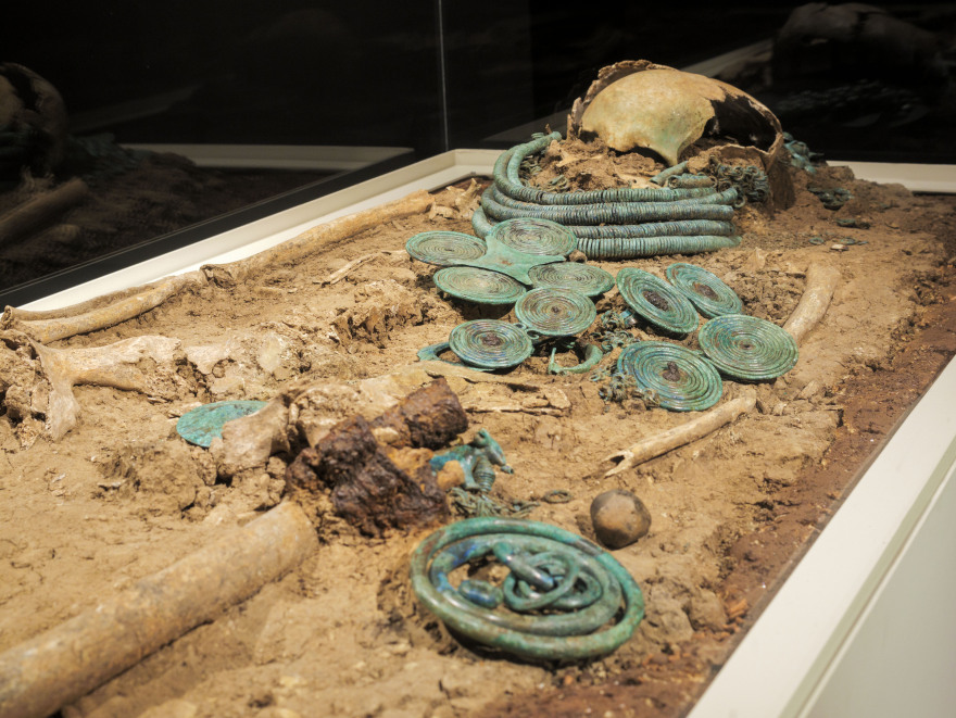 Μουσείο της Ακρόπολης: Φιλοξενεί μια έκθεση με αθέατα αρχαία αντικείμενα από το νοτιότερο άκρο της Ιταλίας - Δείτε φωτογραφίες