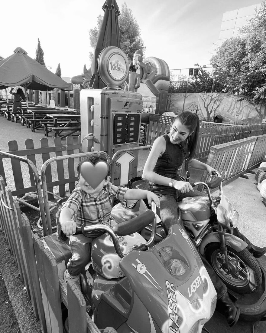 Χρύσα Μιχαλοπούλου: Ποζάρει με τον γιο της για τα γενέθλιά της