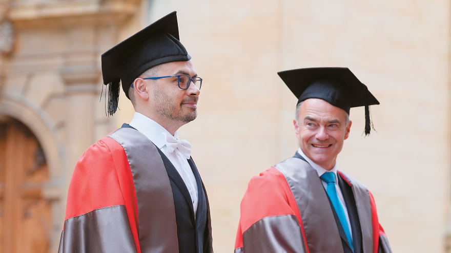 Ντέμης Χασάμπης: H ιστορία μιας μεγαλοφυΐας που λύνει μυστικά της ζωής και πήρε το Νόμπελ