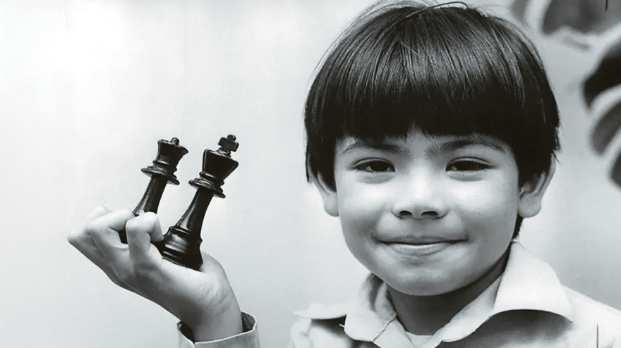 Ντέμης Χασάμπης: H ιστορία μιας μεγαλοφυΐας που λύνει μυστικά της ζωής και πήρε το Νόμπελ