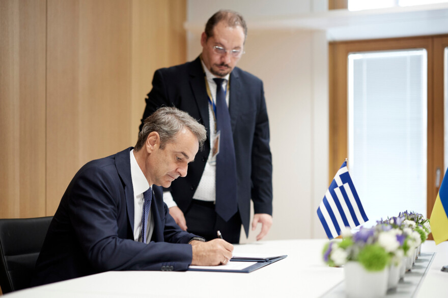 Μητσοτάκης και Ζελένσκι υπέγραψαν συμφωνία συνεργασίας σε θέματα ασφάλειας – Τι προβλέπει