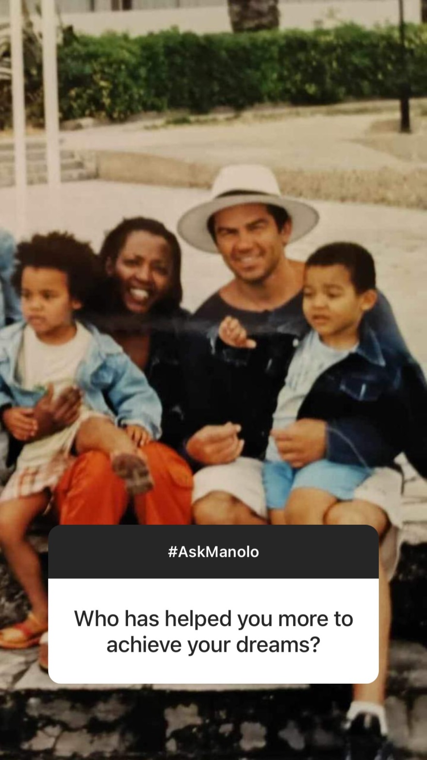 Εμμανουήλ Καραλής: Αποκάλυψε τον νέο του «έρωτα» και τρόλαρε για τον Πύργο Ηλείας