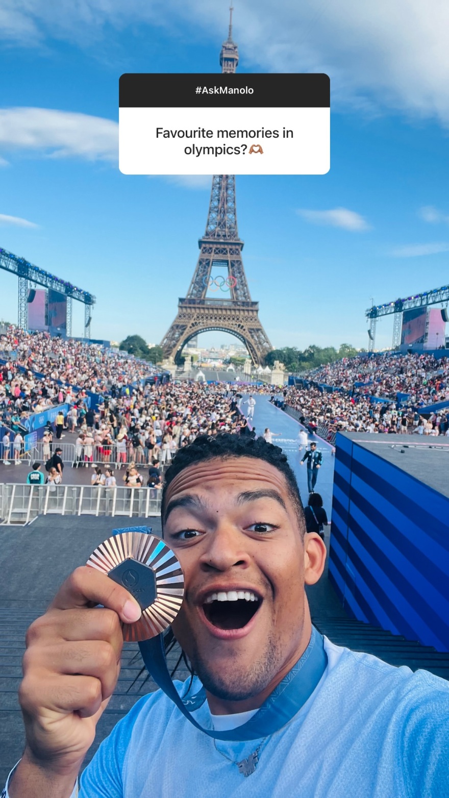 Εμμανουήλ Καραλής: Αποκάλυψε τον νέο του «έρωτα» και τρόλαρε για τον Πύργο Ηλείας