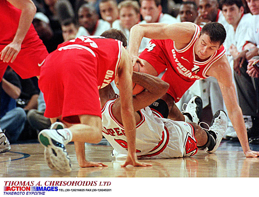 Ολυμπιακός: Η συνάντηση με τους Μπουλς του Τζόρνταν, πριν από 27 χρόνια στο Παρίσι - Βίντεο, φωτογραφίες 