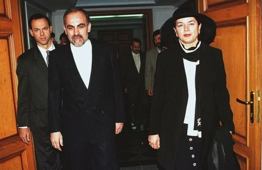 Βάσω Παπανδρέου: Όταν έσπασε το πρωτόκολλο και αρνήθηκε να βάλει μαντίλα στο Ιράν