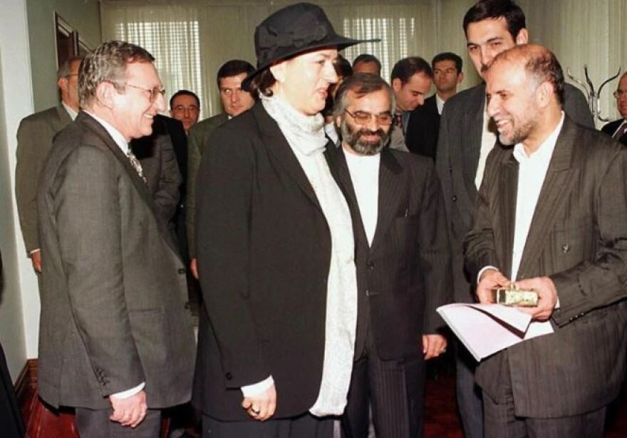 Βάσω Παπανδρέου: Όταν έσπασε το πρωτόκολλο και αρνήθηκε να βάλει μαντίλα στο Ιράν