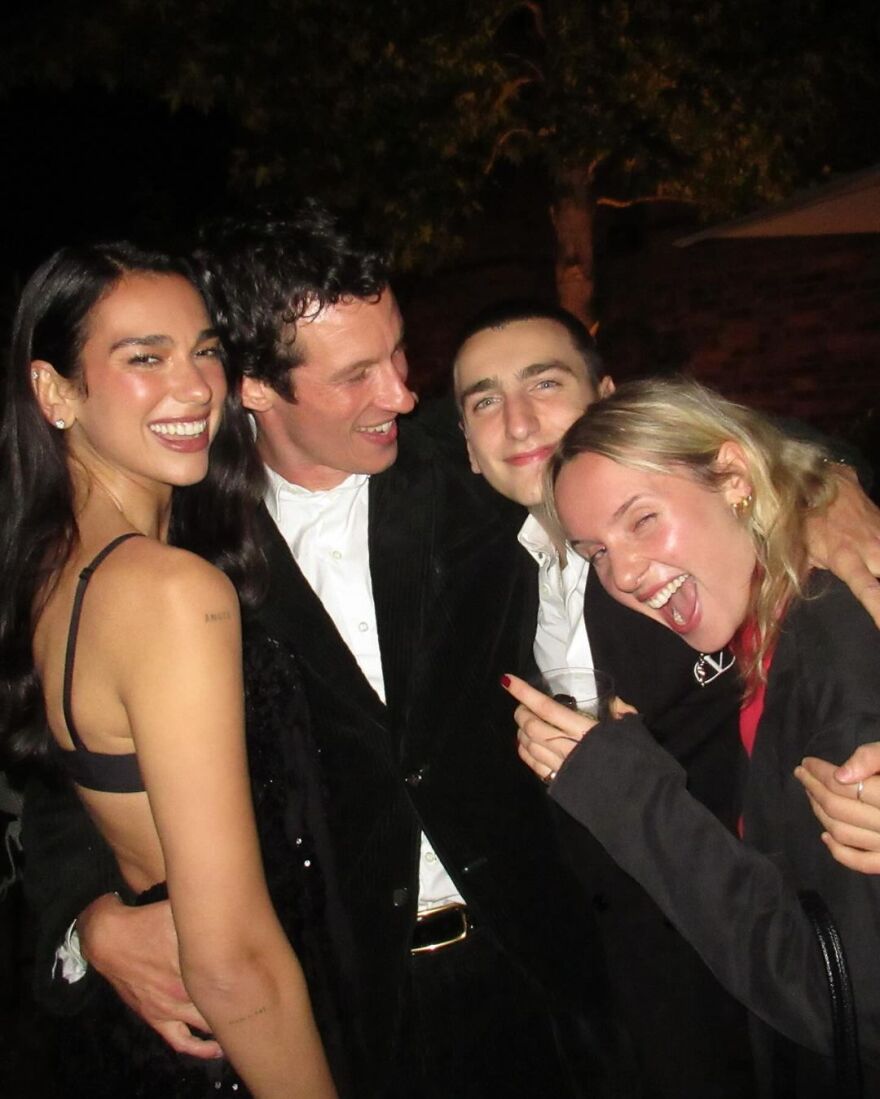 Τα φιλιά του Κάλουμ Τέρνερ στην Ντούα Λίπα στο Instagram - Δείτε φωτογραφίες