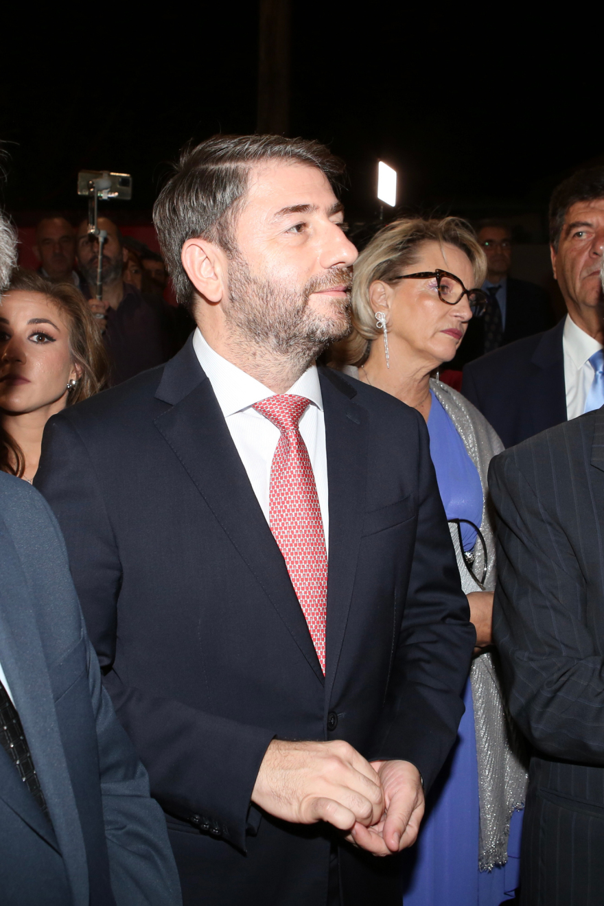 Παντρεύτηκε ο Χάρης Δούκας τη Γεωργία Πολυτάνου στη Θήβα - Βίντεο και φωτογραφίες 