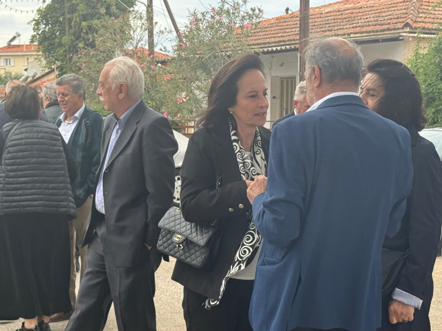 Βάσω Παπανδρέου: Το «όλον ΠΑΣΟΚ» την αποχαιρέτησε στο Αίγιο - Δείτε φωτογραφίες