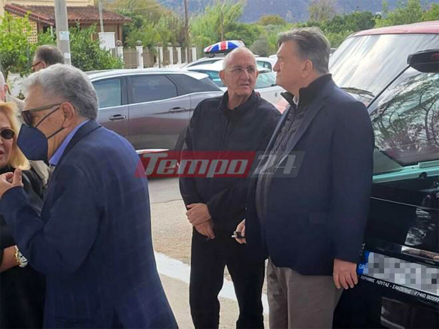 Βάσω Παπανδρέου: Το «όλον ΠΑΣΟΚ» την αποχαιρέτησε στο Αίγιο - Δείτε φωτογραφίες