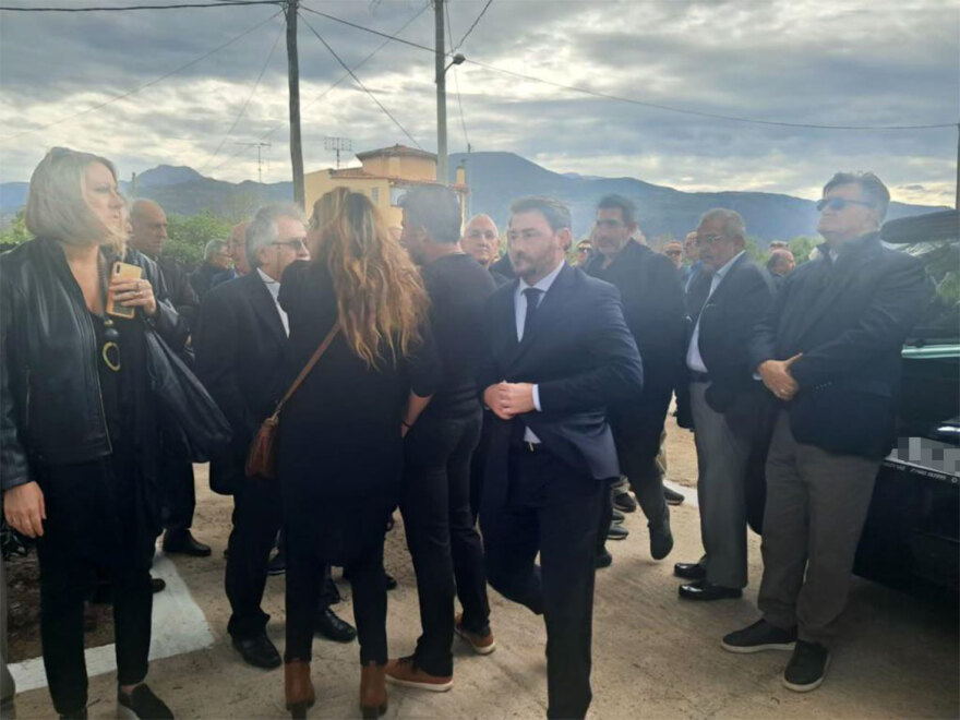 Βάσω Παπανδρέου: Το «όλον ΠΑΣΟΚ» την αποχαιρέτησε στο Αίγιο - Δείτε φωτογραφίες