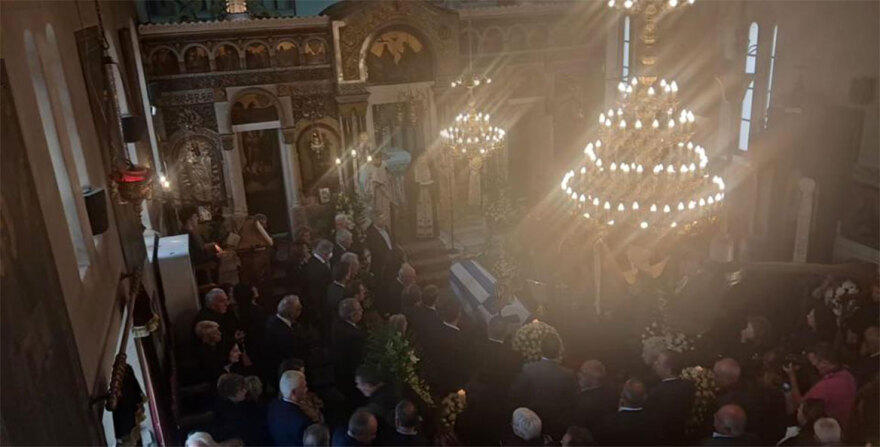 Βάσω Παπανδρέου: Το «όλον ΠΑΣΟΚ» την αποχαιρέτησε στο Αίγιο - Δείτε φωτογραφίες