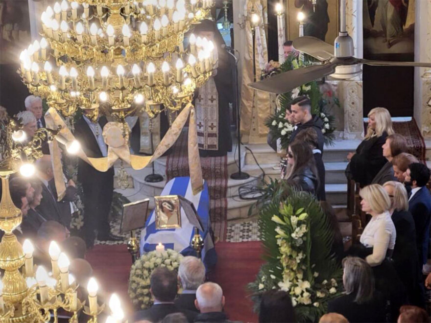 Βάσω Παπανδρέου: Το «όλον ΠΑΣΟΚ» την αποχαιρέτησε στο Αίγιο - Δείτε φωτογραφίες