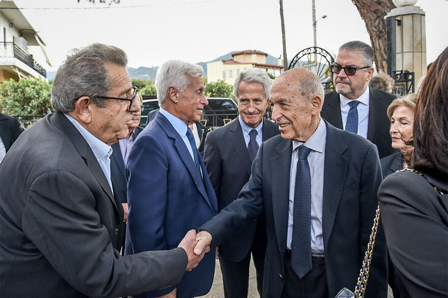 Βάσω Παπανδρέου: Το «όλον ΠΑΣΟΚ» την αποχαιρέτησε στο Αίγιο - Δείτε φωτογραφίες