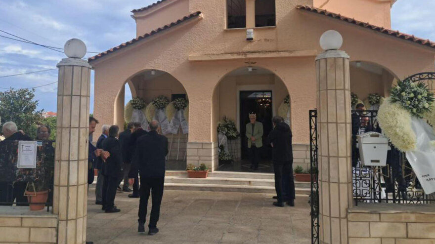 Βάσω Παπανδρέου: Το «όλον ΠΑΣΟΚ» την αποχαιρέτησε στο Αίγιο - Δείτε φωτογραφίες