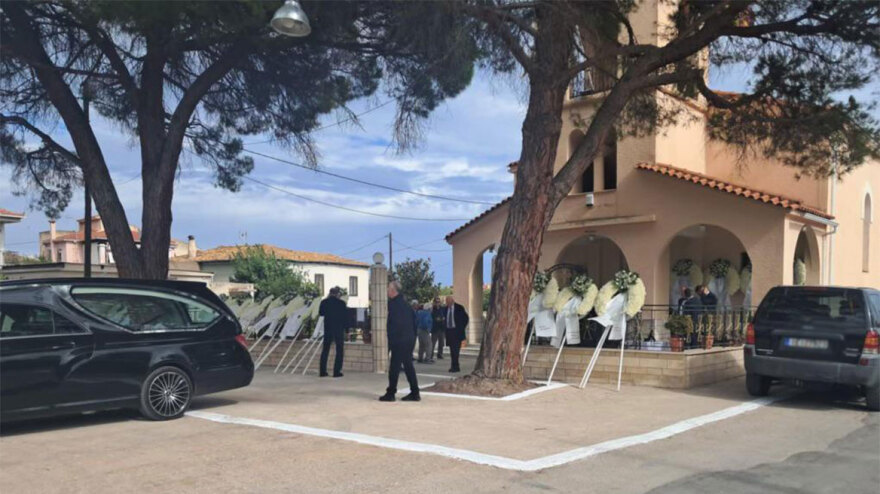 Βάσω Παπανδρέου: Το «όλον ΠΑΣΟΚ» την αποχαιρέτησε στο Αίγιο - Δείτε φωτογραφίες