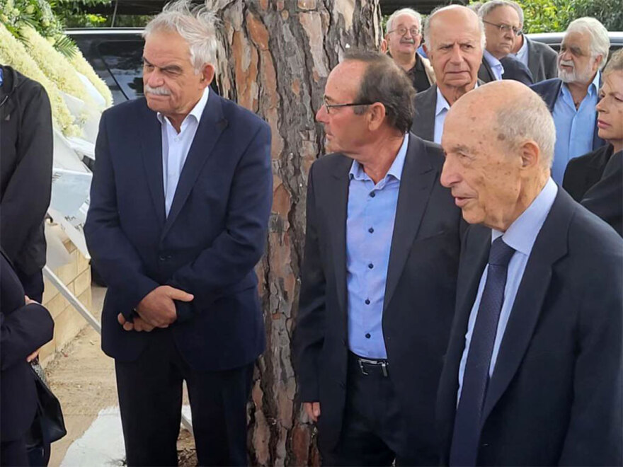 Βάσω Παπανδρέου: Το «όλον ΠΑΣΟΚ» την αποχαιρέτησε στο Αίγιο - Δείτε φωτογραφίες