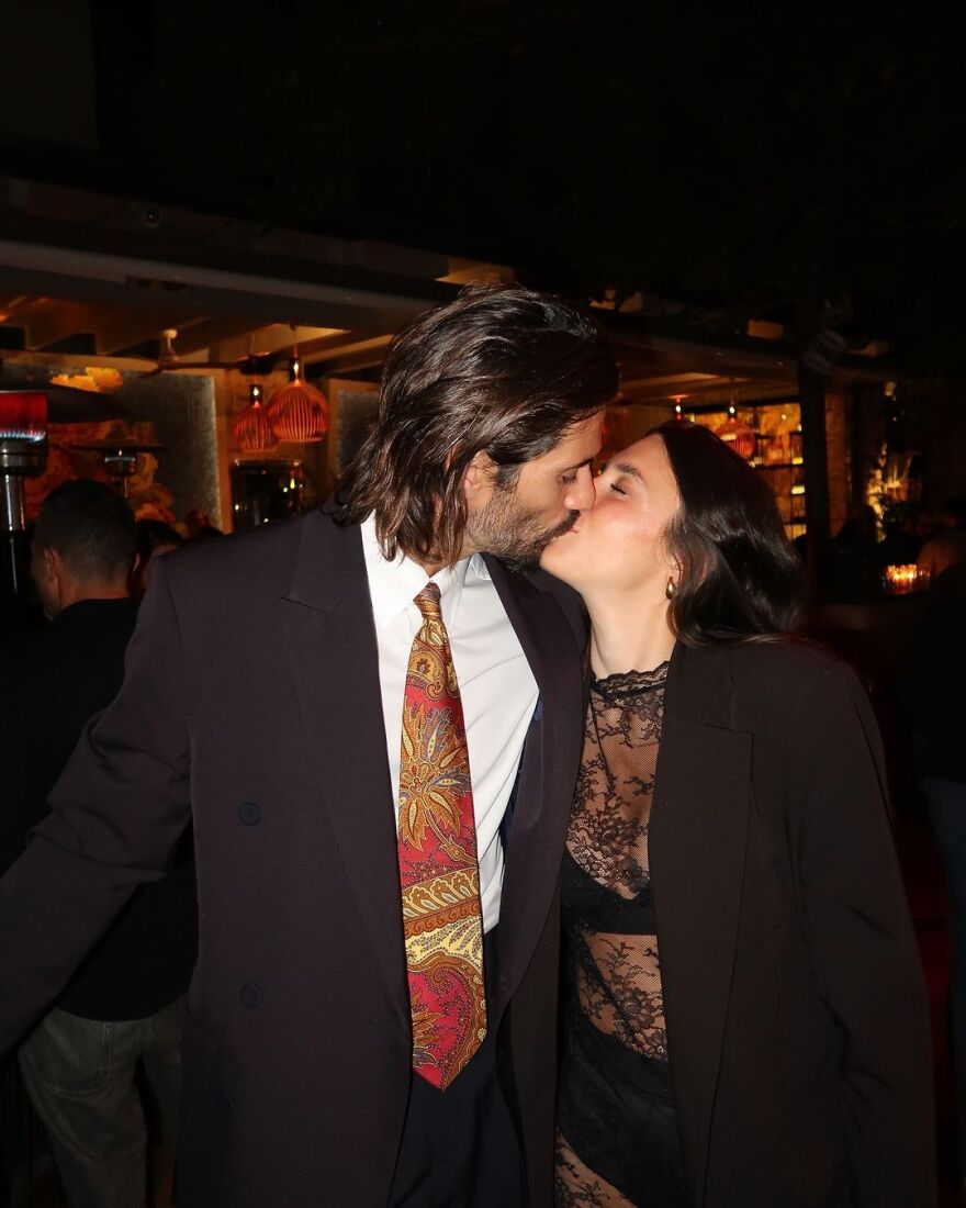 Γιώργος Καράβας: Το φιλί στη Ραφαέλα Ψαρρού σε φωτογραφίες από τα 42α γενέθλιά του