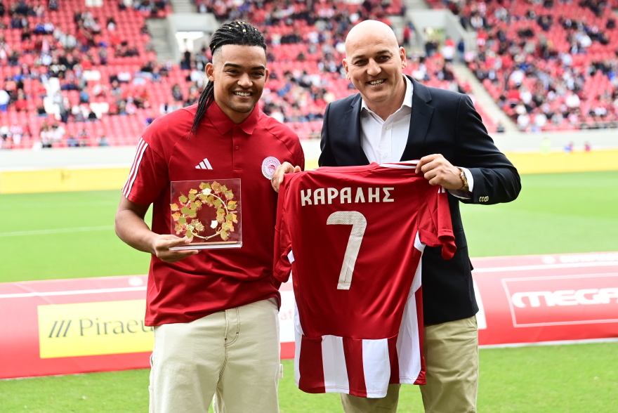 Ολυμπιακός: Καραλής και Χρήστου βραβεύτηκαν και αποθεώθηκαν στο Καραϊσκάκη - Βίντεο, φωτογραφίες 