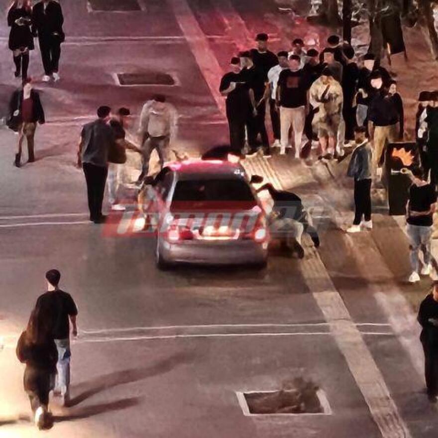 Πάτρα: Οδηγός σε κατάσταση μέθης «καβάλησε» πεζόδρομο γεμάτο κόσμο με το ΙΧ του