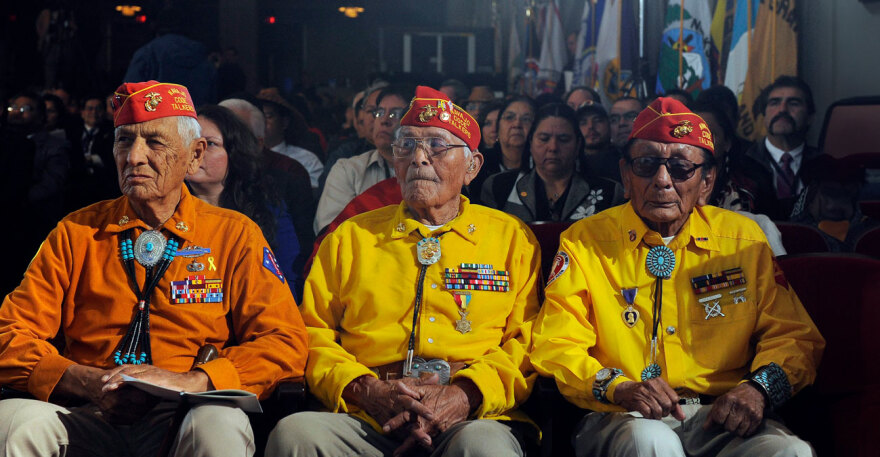 Πέθανε ένας από τους τελευταίους Ινδιάνους Νάβαχο – Στον Β' Παγκόσμιο Πόλεμο είχαν φτιάξει έναν «άσπαστο» κώδικα