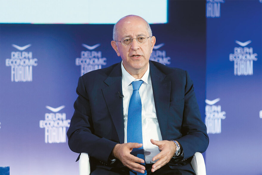 Έρευνα: Οι boomers κρατάνε ακόμη τα ηνία στις μπίζνες και δεν είναι σε θέση... στοργικού παππού