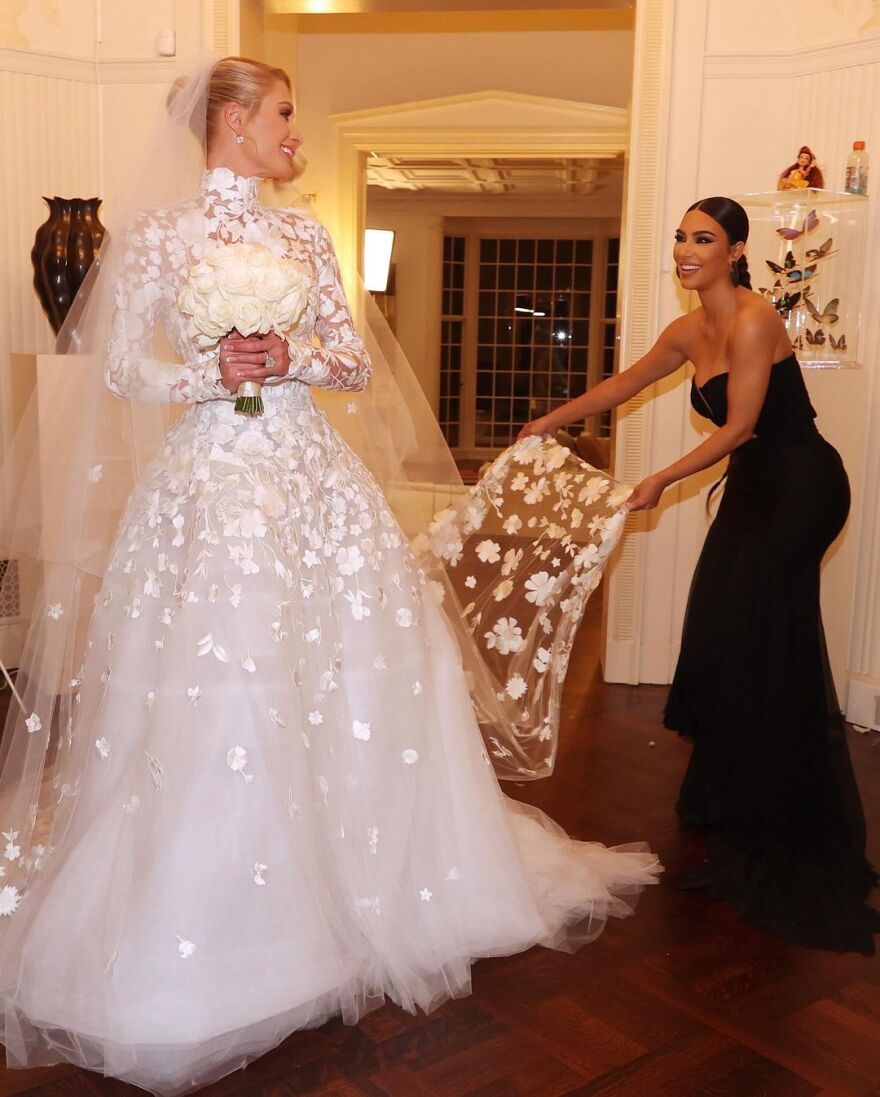 Πάρις Χίλτον για τα γενέθλια της Κιμ Καρντάσιαν: Αξίζεις όλη την ευτυχία, την επιτυχία και τη χαρά στον κόσμο