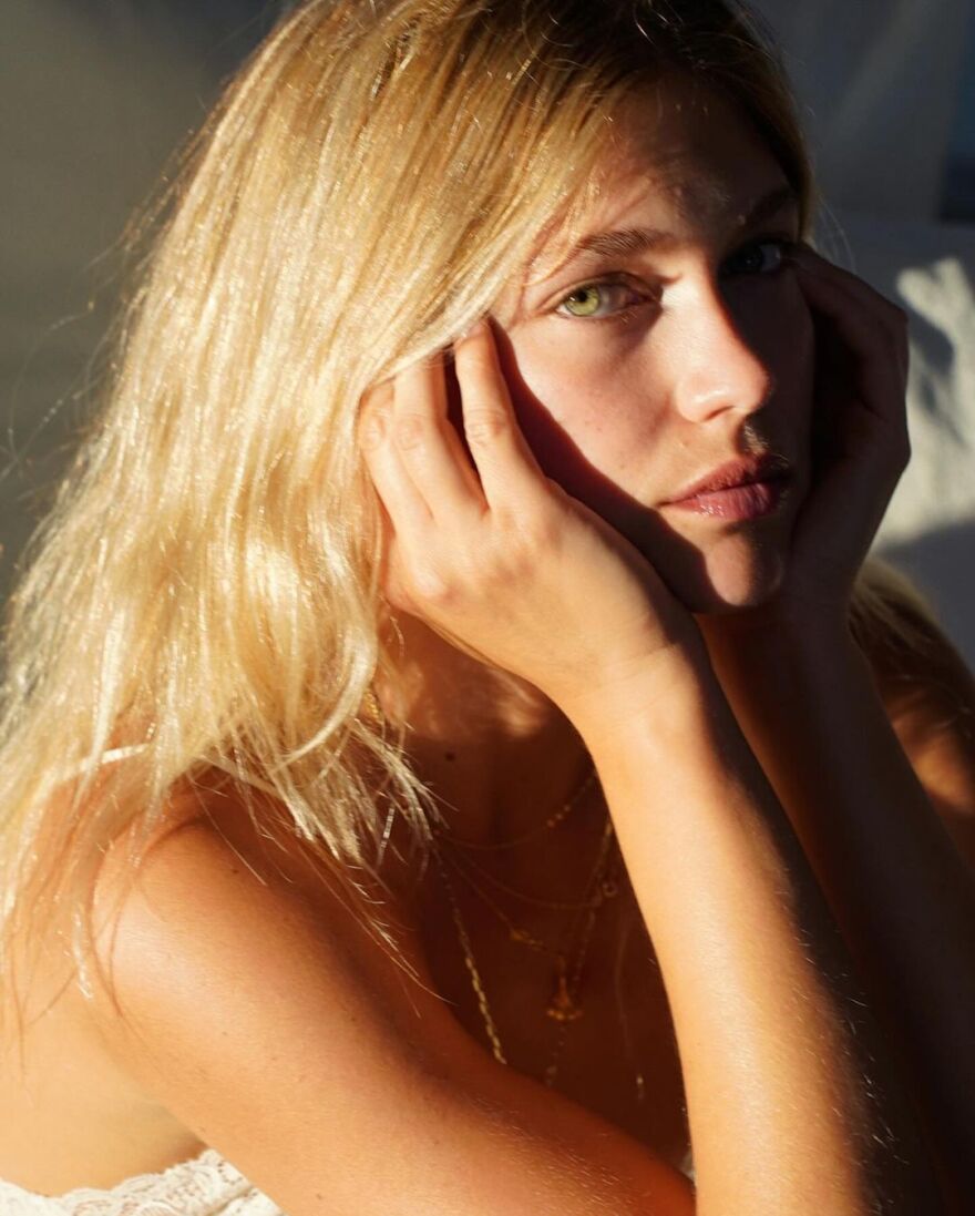 Η Κλέλια Ανδριολάτου φόρεσε κομπινεζόν με σέξι λεπτομέρειες - Δείτε φωτογραφίες