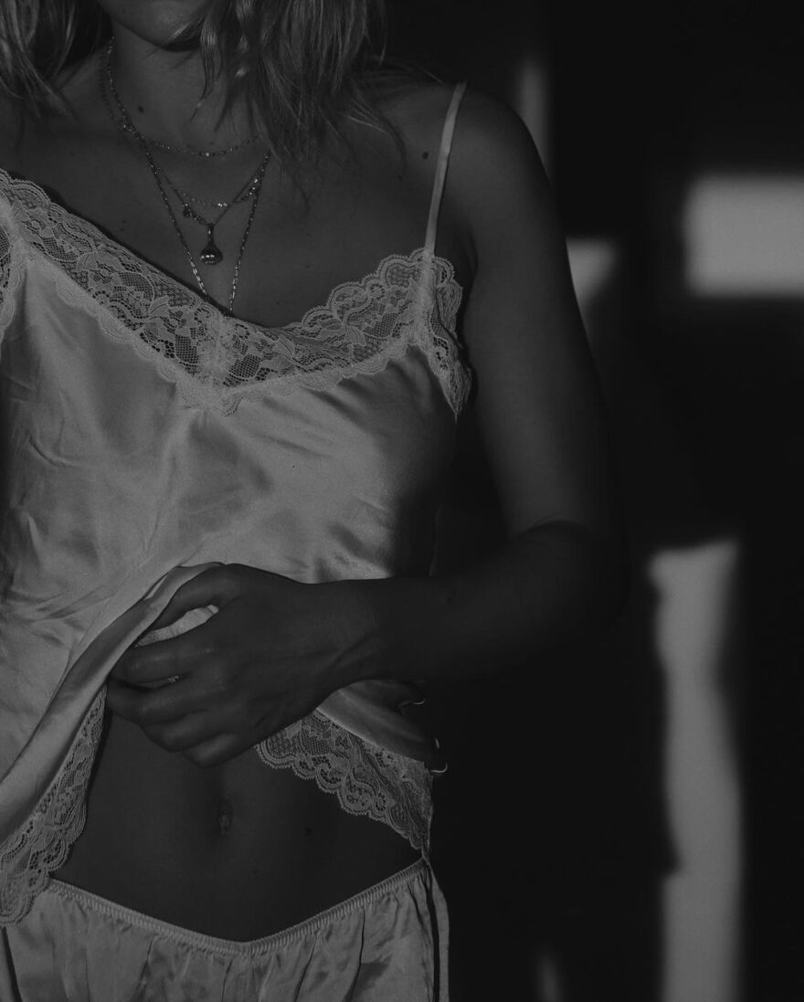 Η Κλέλια Ανδριολάτου φόρεσε κομπινεζόν με σέξι λεπτομέρειες - Δείτε φωτογραφίες