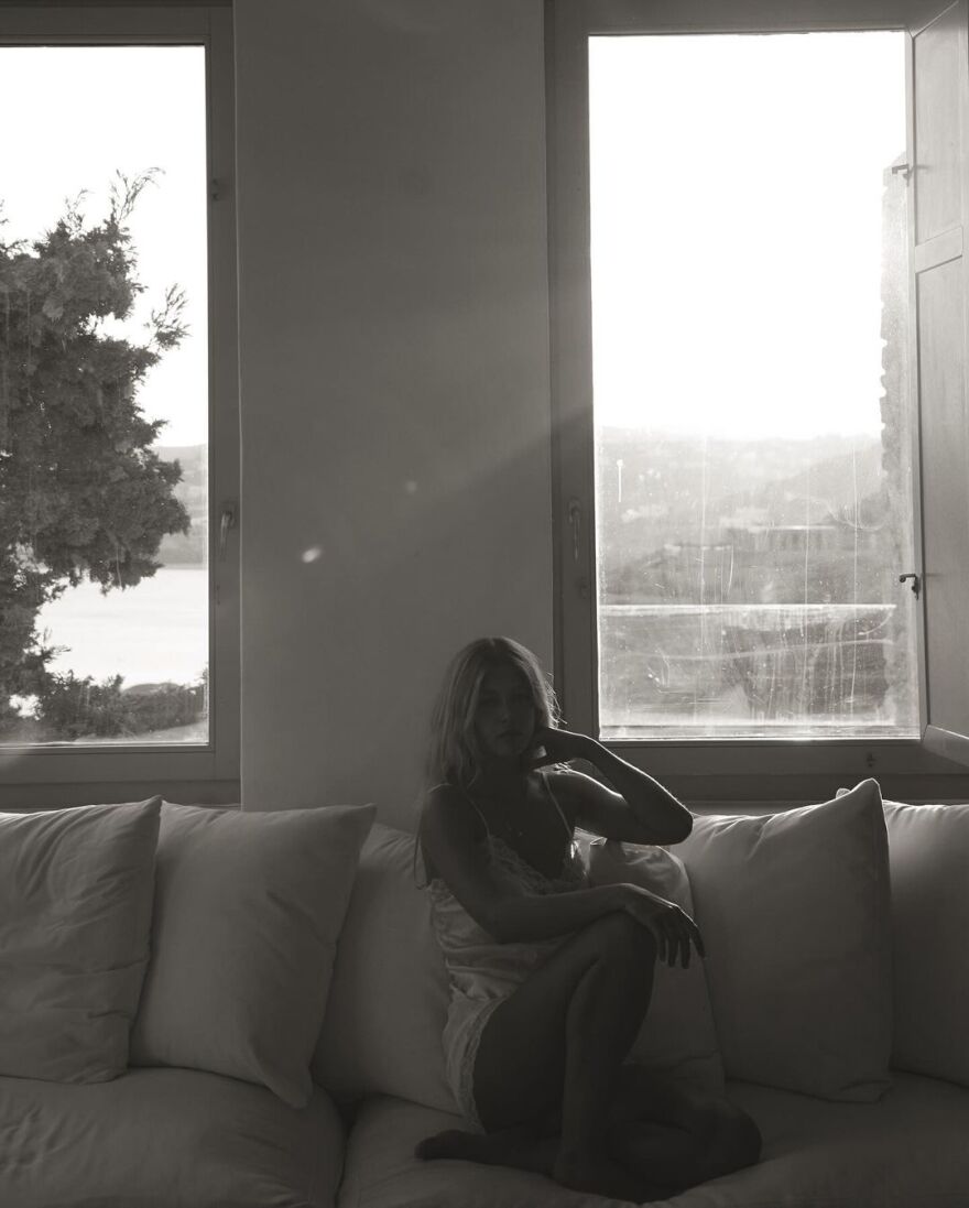 Η Κλέλια Ανδριολάτου φόρεσε κομπινεζόν με σέξι λεπτομέρειες - Δείτε φωτογραφίες