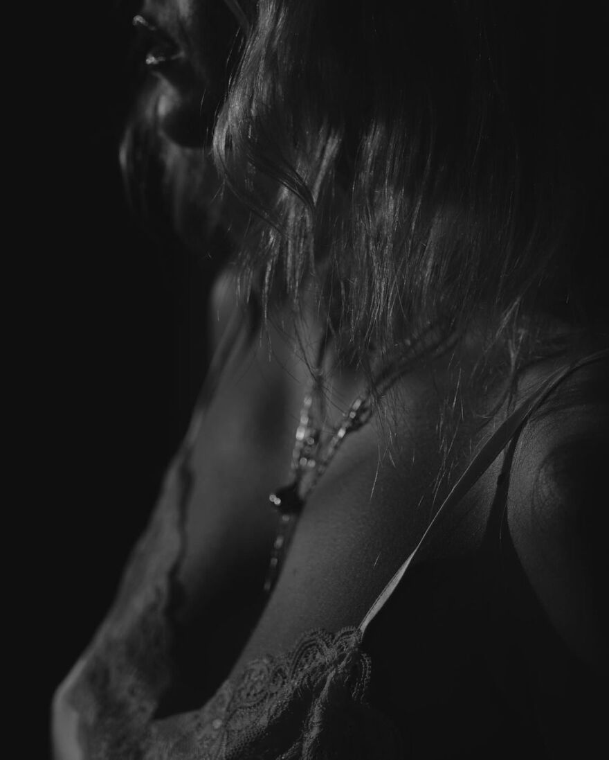 Η Κλέλια Ανδριολάτου φόρεσε κομπινεζόν με σέξι λεπτομέρειες - Δείτε φωτογραφίες