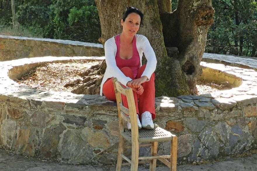 Δολοφονία Έφης Τσιχλάκη: Ο συζυγοκτόνος κυκλοφορεί ελεύθερος και παντρεύτηκε ξανά, καταγγέλλει ο ξάδερφός της