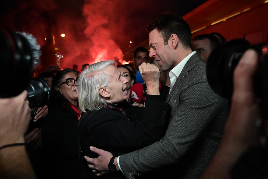 Το σόου Κασσελάκη για τα εγκαίνια των γραφείων στον Ταύρο και τα «καρφιά» στον Τσίπρα για μεταβατικό πρόεδρο