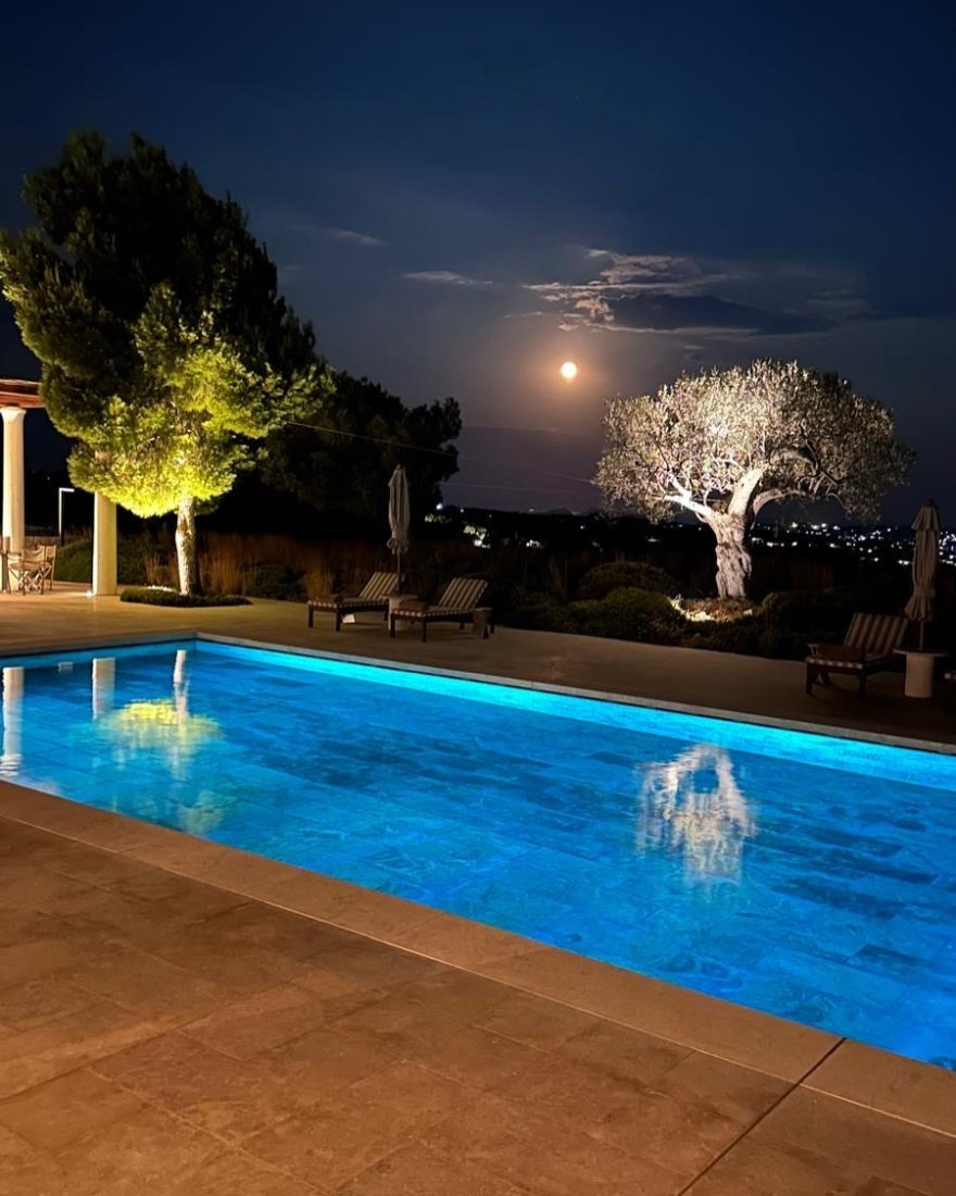 Κλόντια Σίφερ: Αναπολεί το καλοκαίρι στην Ελλάδα - Δείτε φωτογραφίες