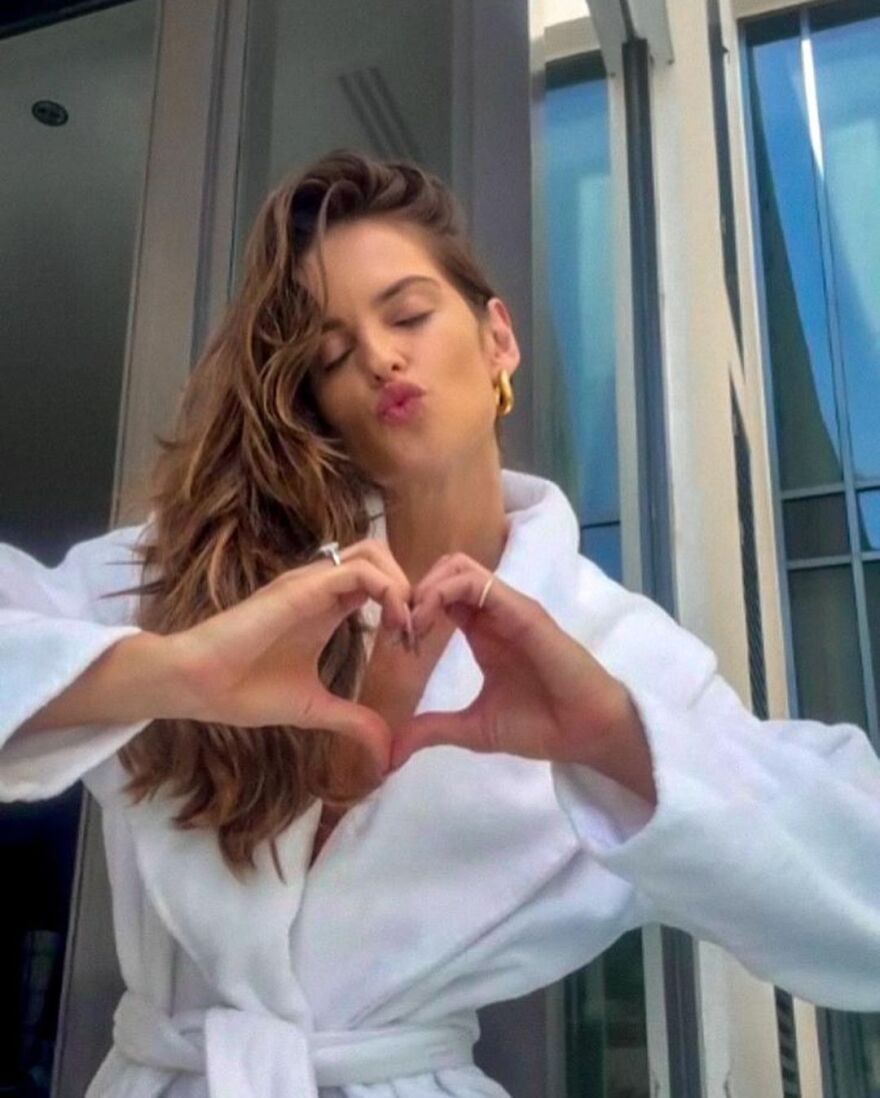 Ιζαμπέλ Γκουλάρτ: Αξίζεις ολόκληρο τον κόσμο, της γράφει ο Κέβιν Τραπ