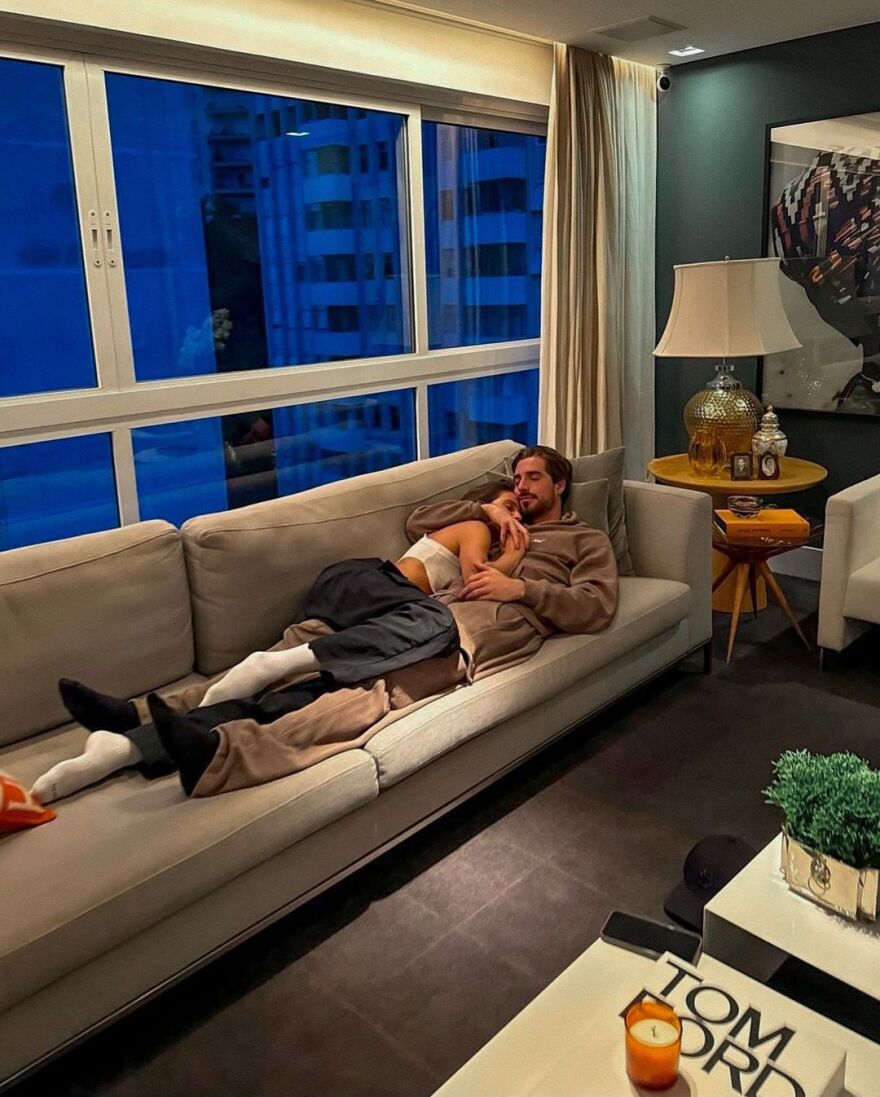 Ιζαμπέλ Γκουλάρτ: Αξίζεις ολόκληρο τον κόσμο, της γράφει ο Κέβιν Τραπ